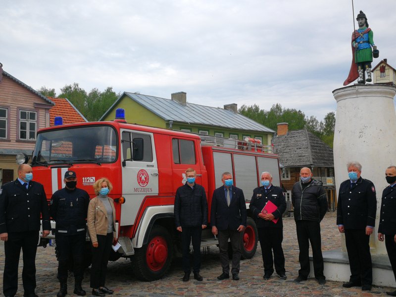 Lietuvos liaudies buities muziejui perduotas gaisrinis automobilis