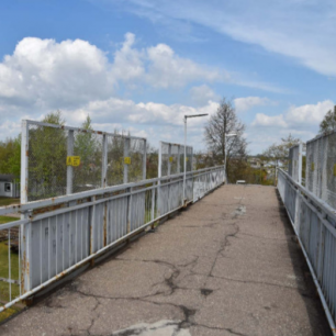 Įrengti stogą ir sieneles ant esamo Kaišiadorių pėsčiųjų geležinkelio tilto nėra techninių galimybių