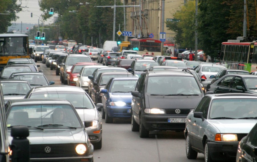 Sumažinkite išlaidas kurui – pasinaudokite subsidija mažataršiam automobiliui įsigyti