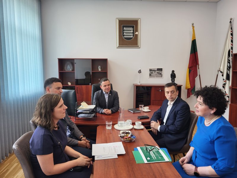 Vyko susitikimas su Valstybinės mokesčių inspekcijos ir Užimtumo tarnybos atstovais