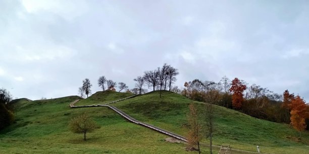 Užbaigti Budelių piliakalnio pritaikymo lankymui darbai