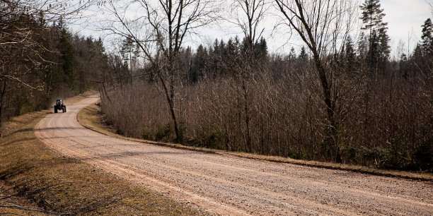 Informuojame apie prastą kelių būklę, pl 23  (Senolių g.) Miežonys–Paliepis ir pl 25 (Dumsio g.)...