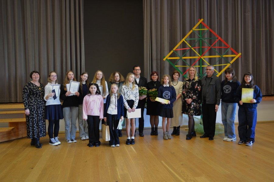 Kalba iš delnus šildančių knygų