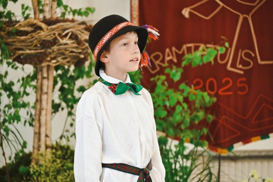 Nuskambėjo konkurso „Tramtatulis“ nacionalinis ratas: lietuvių liaudies dainos, senosios sakmės,...