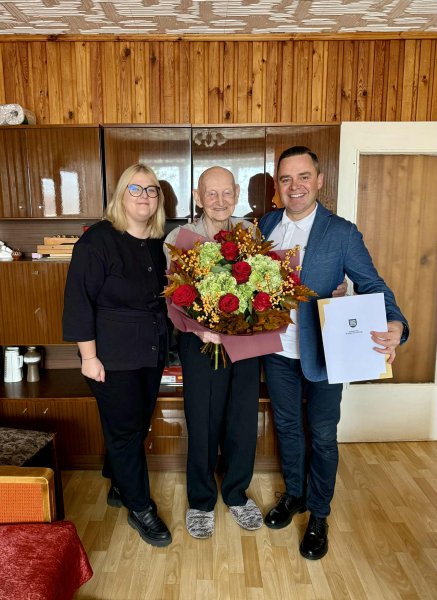 Kaišiadoryse pagerbtas šimtmetį pasitikęs jubiliatas