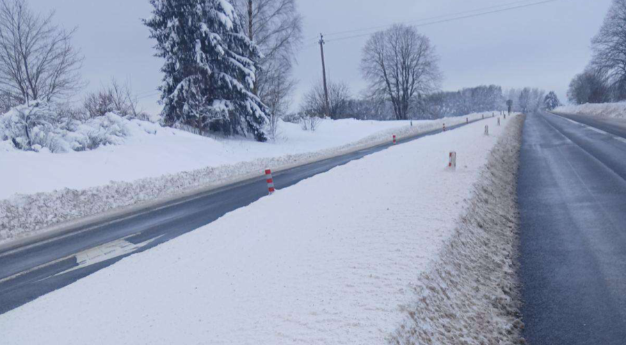 Daugiau nei 100 tūkstančių kilometrų: kelininkai dirba paromis, eismo sąlygos išlieka sudėtingos