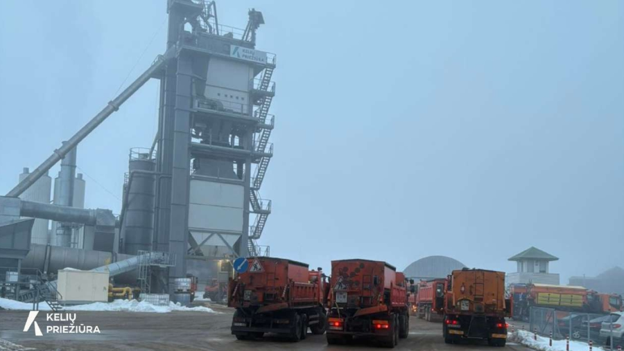 Susisiekimo ministras lankėsi AB „Kelių priežiūra“ asfalto gamykloje