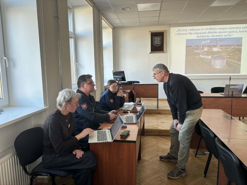 Vyko kompleksinės civilinės saugos pratybos dėl gaisro ir cheminės avarijos