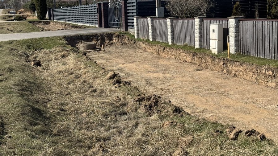 Pradėti dviračių tako įrengimo darbai Ąžuolyno gatvėje