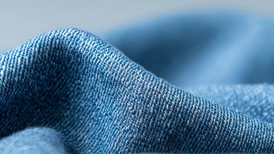 Balandžio mėnesį džinsai darbe – ne mada: Seimo komisija kviečia kalbėti apie seksualinį smurtą