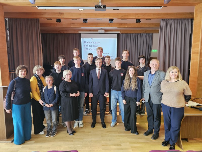 Projektas „Atgal į mokyklą“ ir svečias – užsienio reikalų ministras Kęstutis Budrys