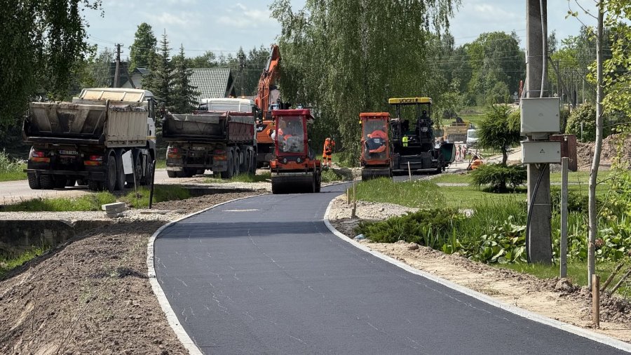 Naujų dviračių takų Žvejų ir Ąžuolyno gatvėse statyba eina link pabaigos! Tačiau… kaip jais...