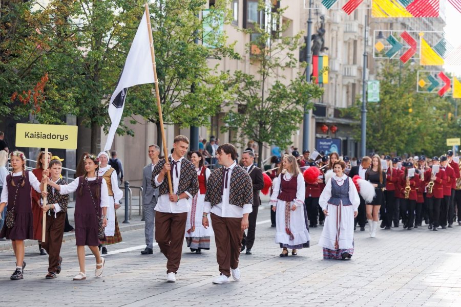 Keturias dienas Vilniuje trukusi Lietuvos moksleivių dainų šventė „Laiku, Ratu. Kartu“ dovanojo...